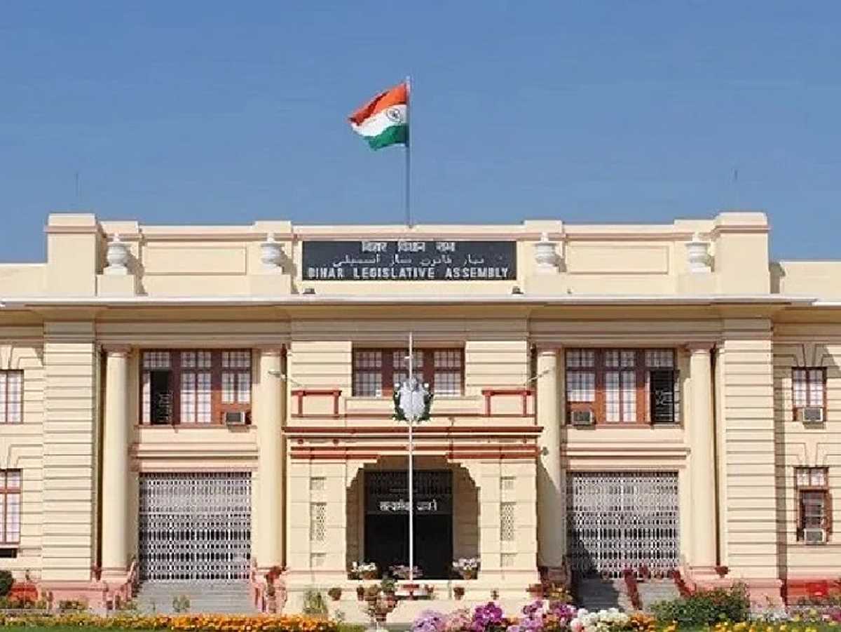 बिहार विधान परिषद की 5 सीटों पर आज मतदान, मैदान में 48 उम्मीदवार, 5 अप्रैल को नतीजे बिहार विधान परिषद की 5 सीटों पर आज मतदान, मैदान में 48 उम्मीदवार, 5 अप्रैल को नतीजे